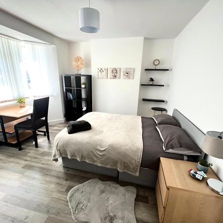Modern Double Room With Fire Tv London Bagian luar foto