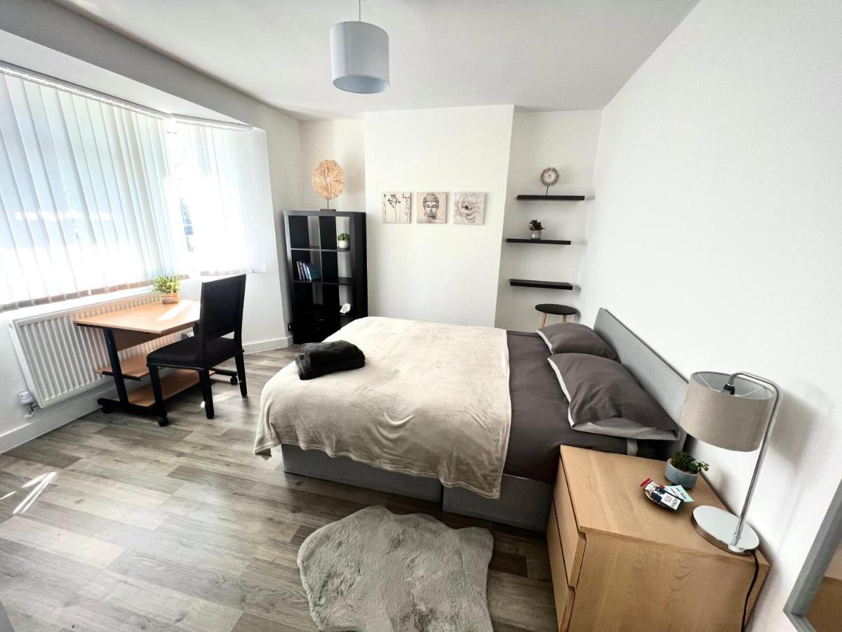 Modern Double Room With Fire Tv London Bagian luar foto